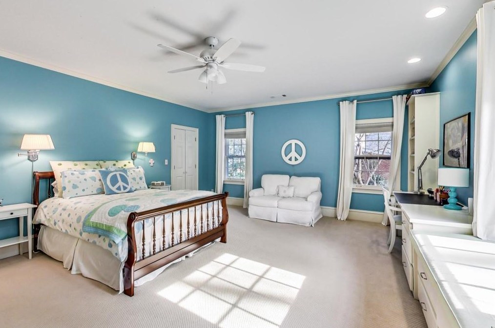 1302 Wesley Pl, Atlanta GA  30327-1712 exterior