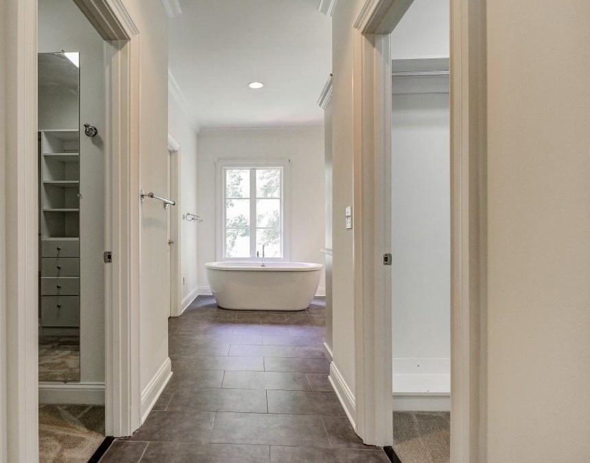 688 Mountain Dr, Atlanta GA 30342-3900 exterior