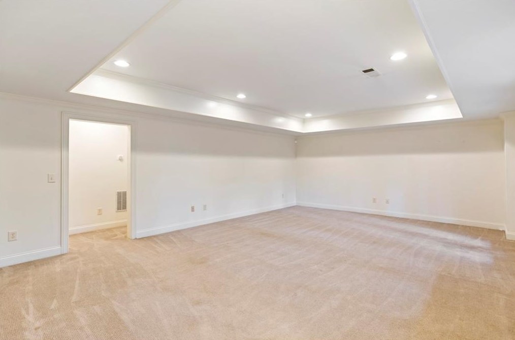 688 Mountain Dr, Atlanta GA 30342-3900 exterior