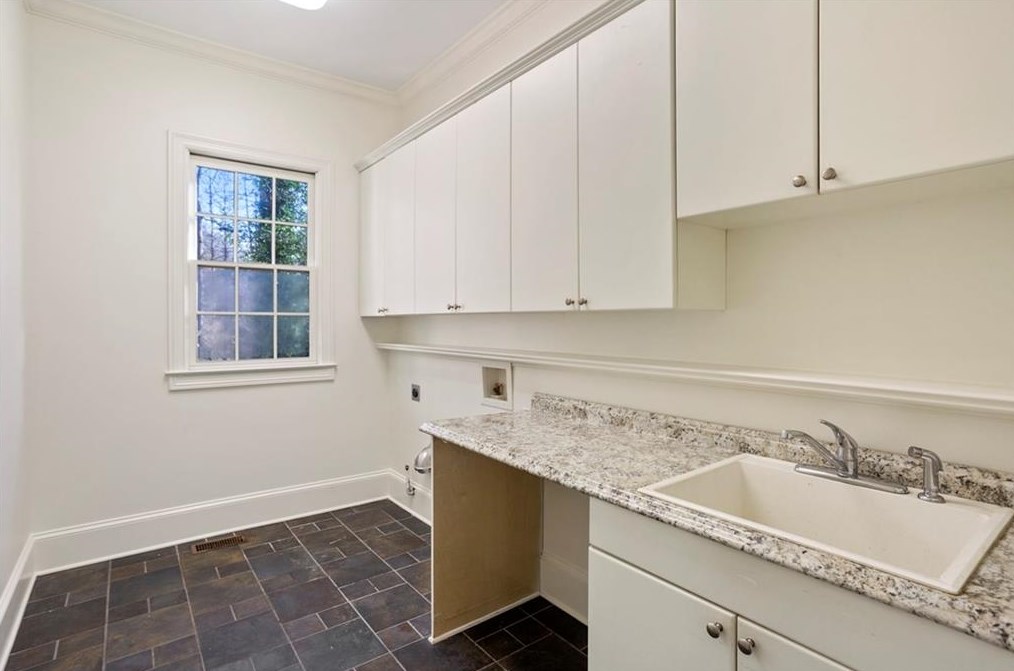 688 Mountain Dr, Atlanta GA 30342-3900 exterior