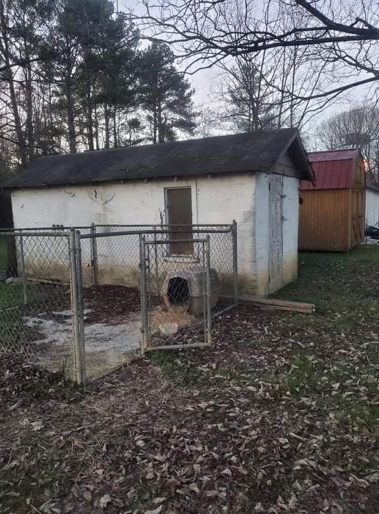 190 Pne Dr, Calhoun GA 30701-1629 exterior