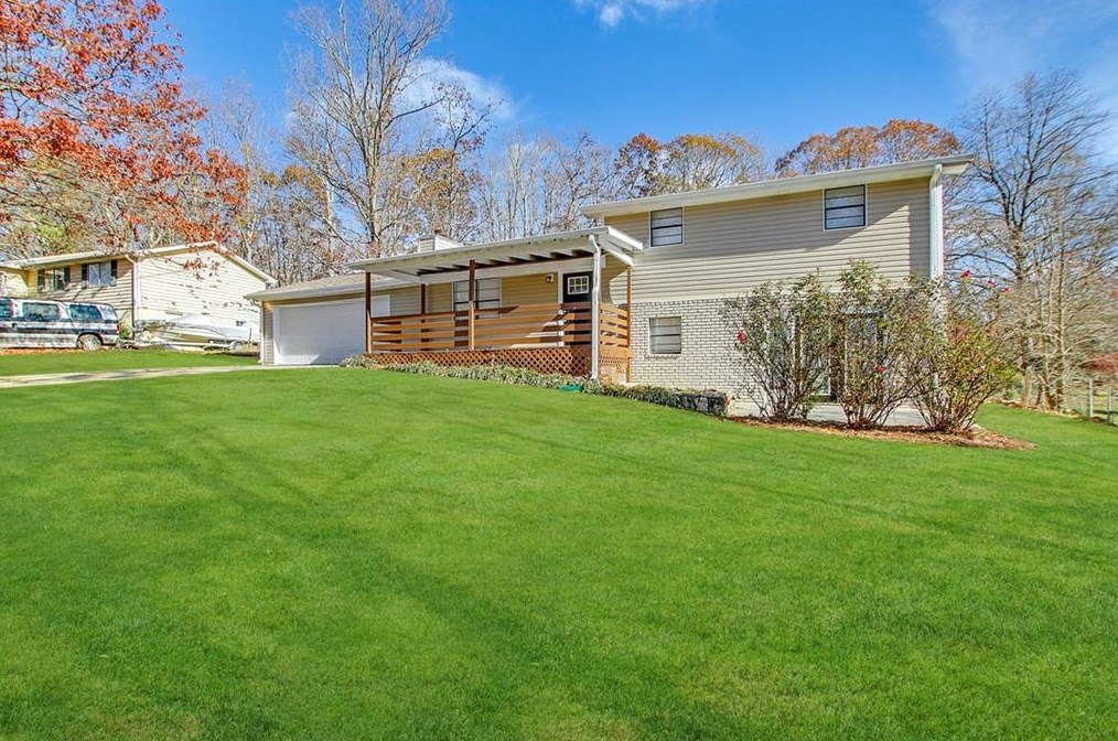 5670 Bob White Ln, Douglasville GA  30135-3802 exterior