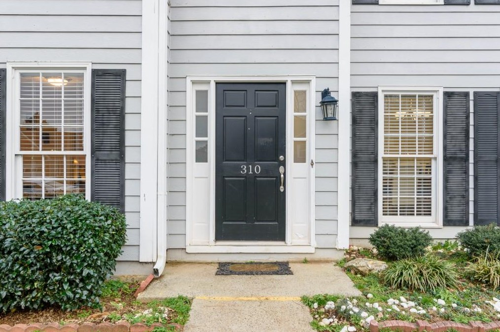 310 Mulberry Manor Ct, Alpharetta GA  30005-7811 exterior