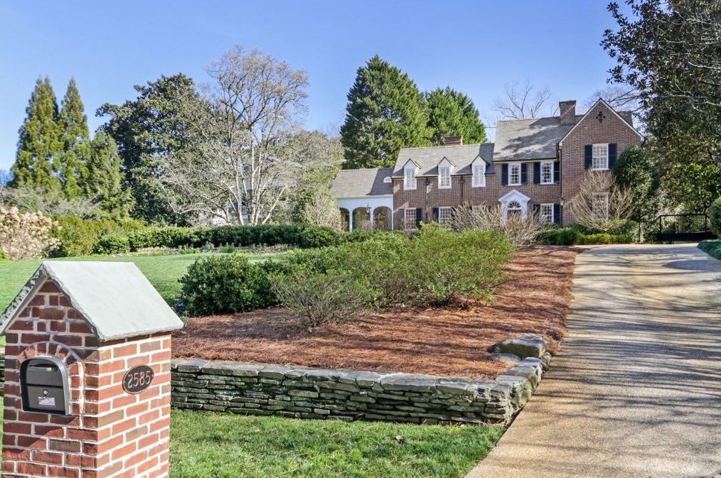 2585 Woodward Way, Atlanta GA  30305-3563 exterior