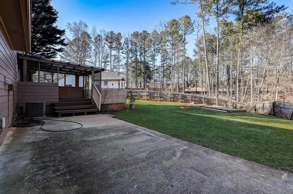 620 Spring Forest Dr, Lawrenceville GA  30043-2460 exterior
