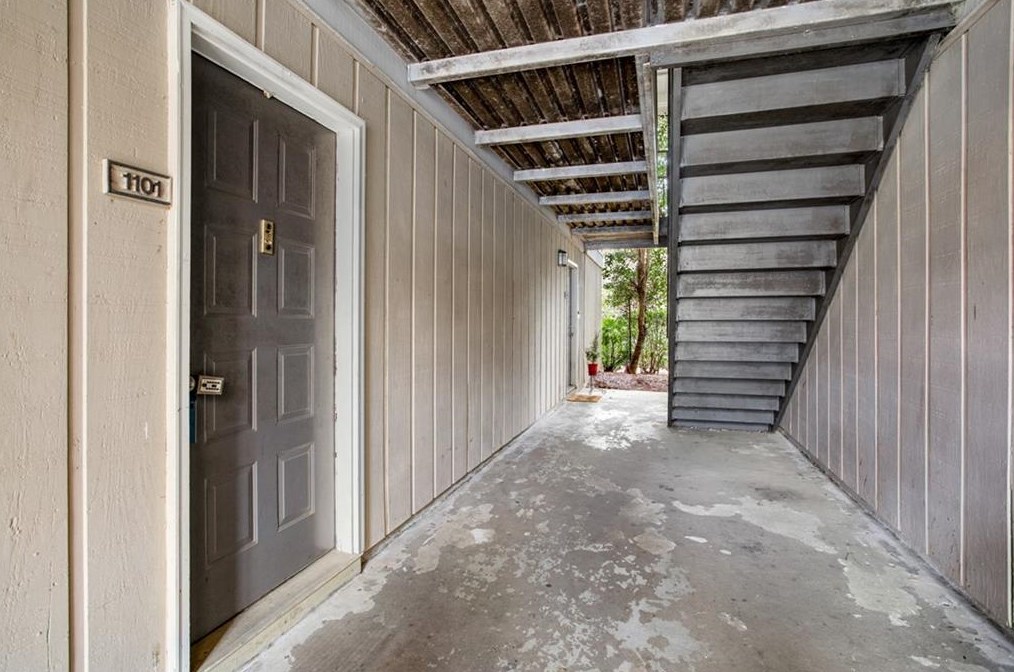1101 Wingate Way, Atlanta GA  30350-4946 exterior