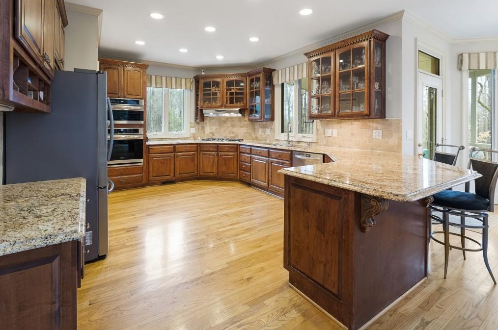 1325 Smt Rd, Alpharetta GA 30004-3528 exterior