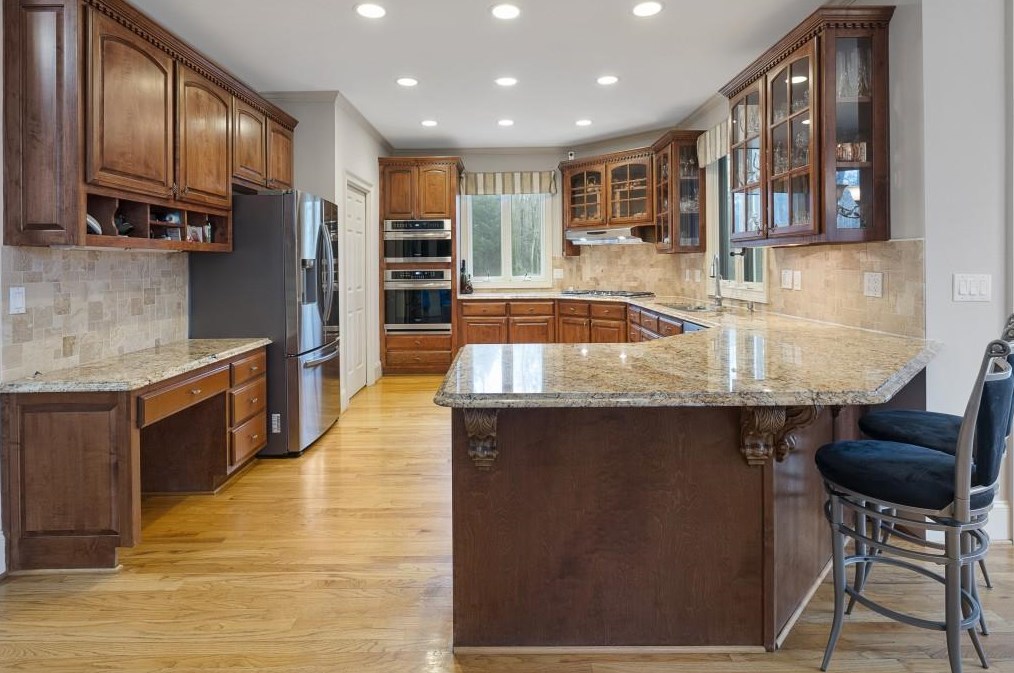 1325 Smt Rd, Alpharetta GA 30004-3528 exterior