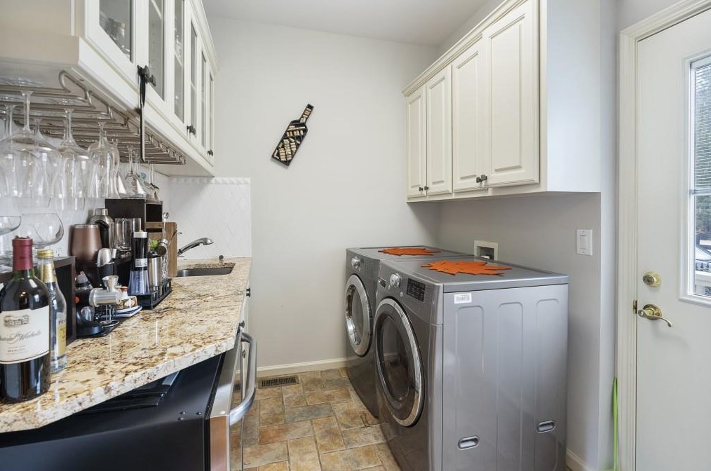 1325 Smt Rd, Alpharetta GA 30004-3528 exterior