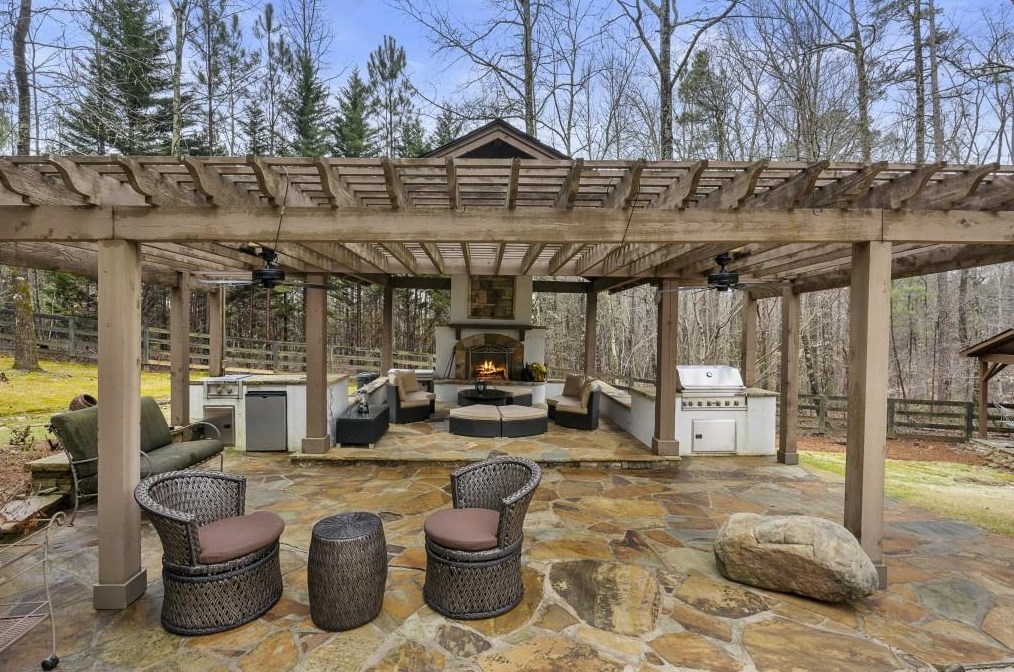 1325 Smt Rd, Alpharetta GA 30004-3528 exterior