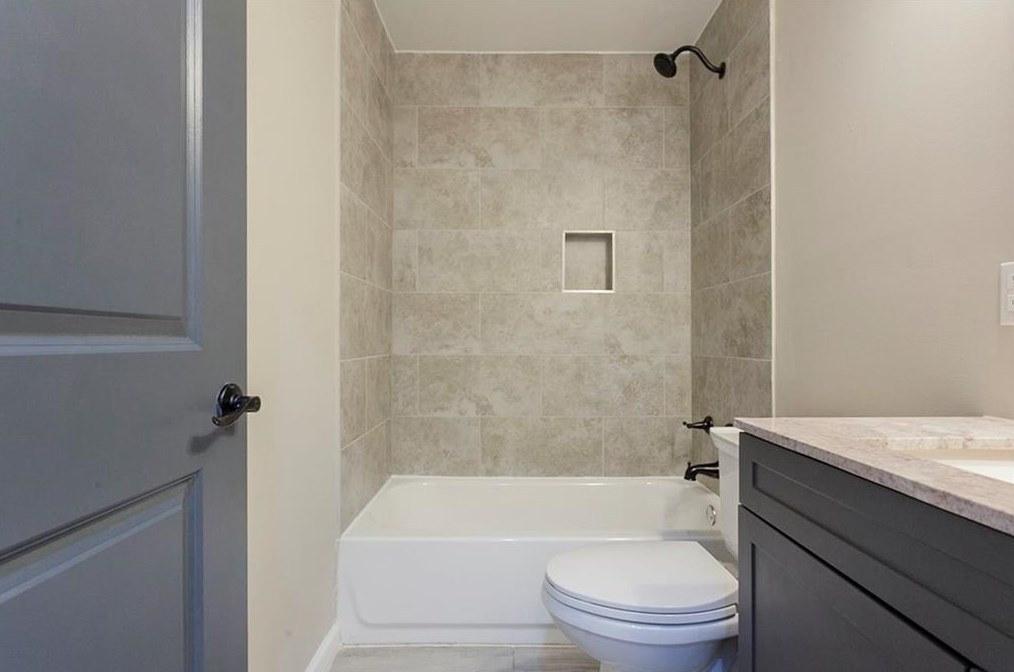 2105 Holly Hill Dr, Decatur GA  30032-5547 exterior