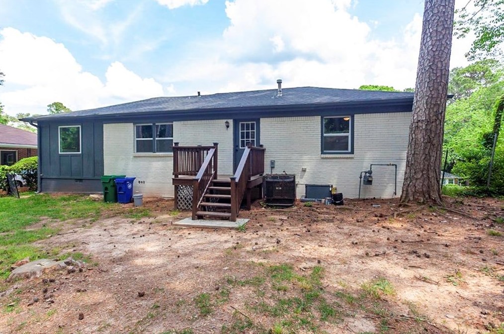 2105 Holly Hill Dr, Decatur GA  30032-5547 exterior