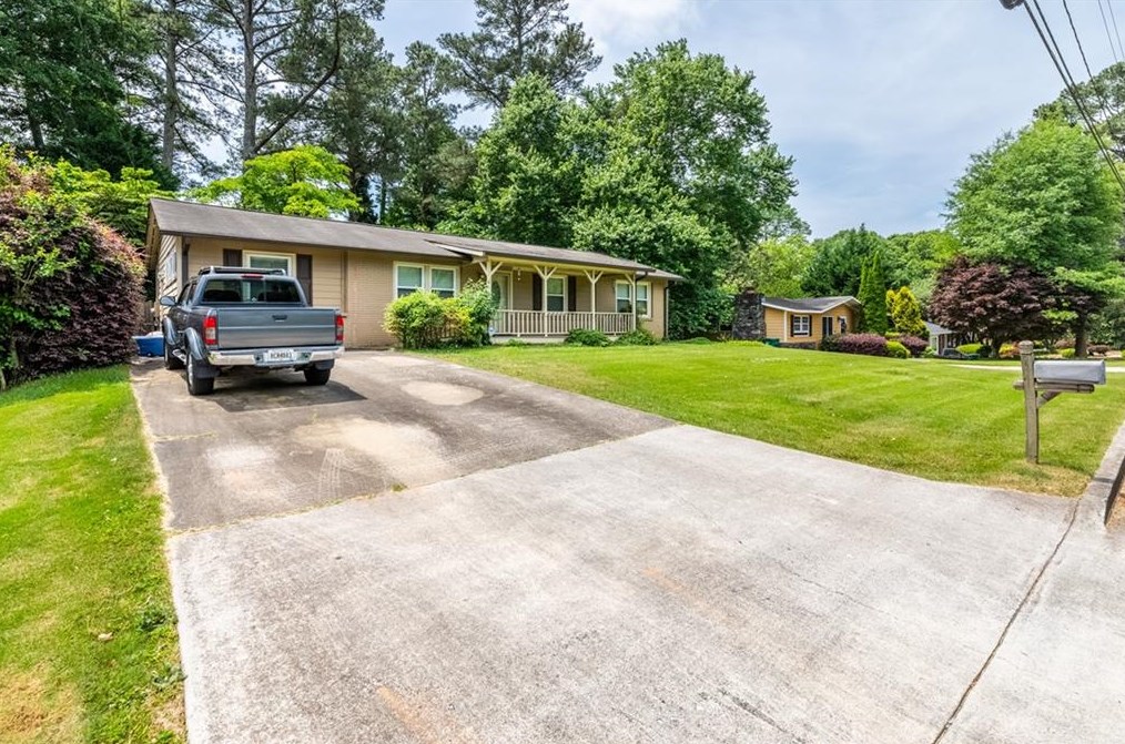 2036 Glenroy Dr, Smyrna GA  30080-2516 exterior