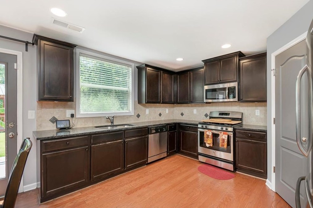 1418 Bramlett Hl Dr, Lawrenceville GA 30045-3769 exterior