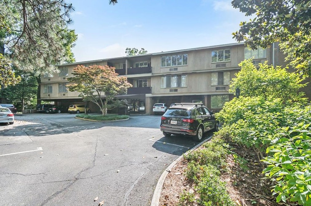 2637 Peachtree Rd, Atlanta GA  30305-3607 exterior