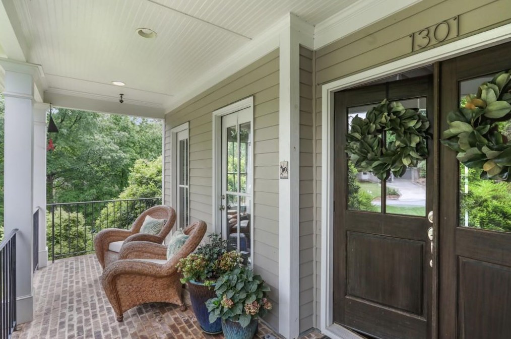 1301 Rustic Ridge Dr, Atlanta GA  30319-1519 exterior
