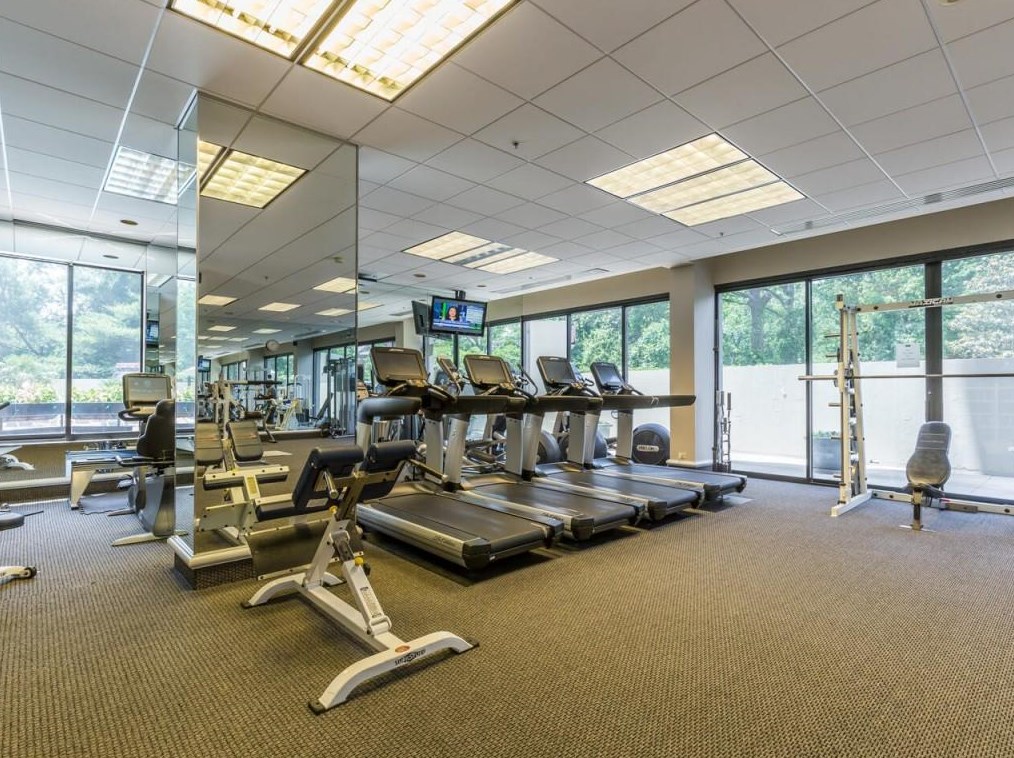 2660 Peachtree Rd, Atlanta GA  30305-3605 exterior