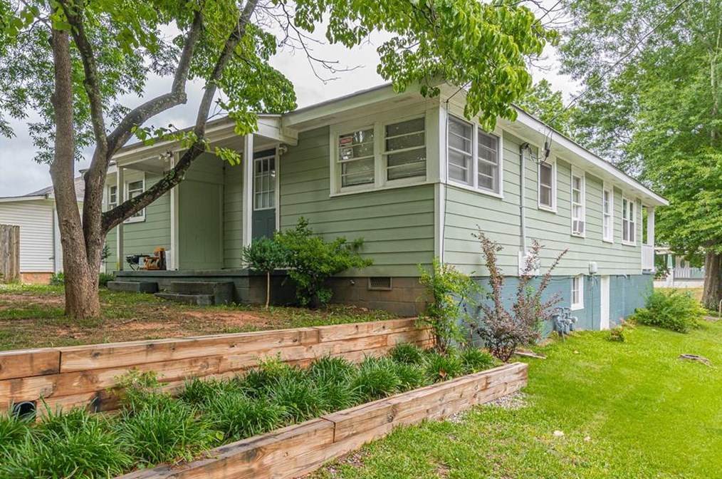 2231 Newnan St, Atlanta GA  30344-2541 exterior