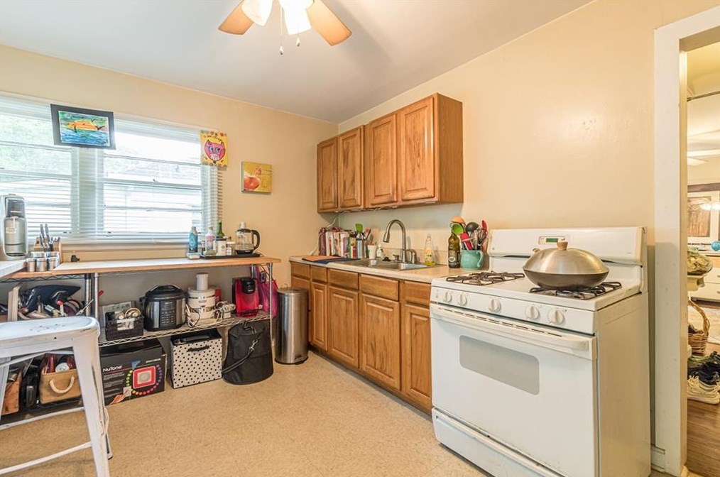 2231 Newnan St, Atlanta GA  30344-2541 exterior