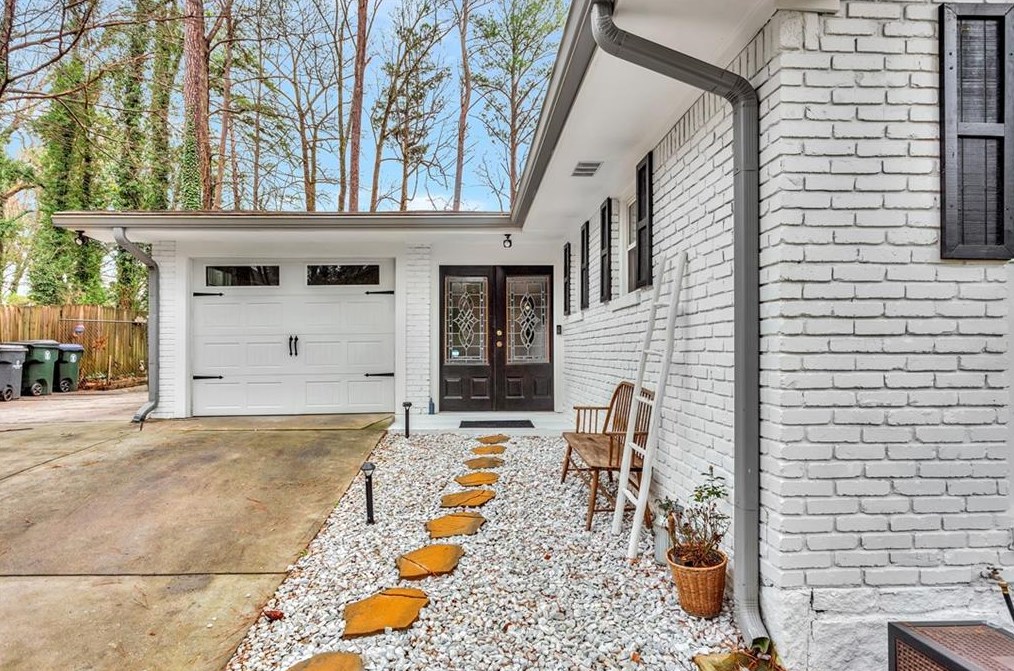 2565 Woodacres Rd, Atlanta GA  30345-1654 exterior