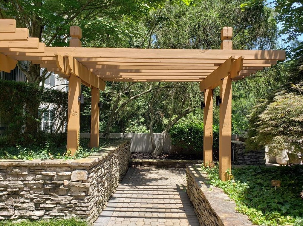 1301 River Green Dr, Atlanta GA 30327-3055 exterior