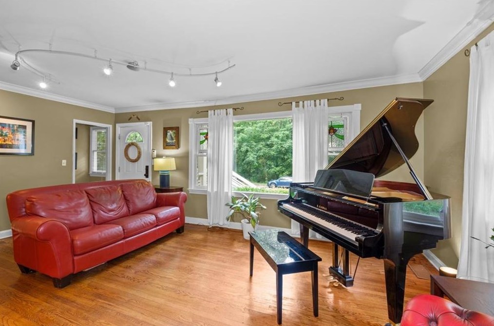 1380 Deerwood Dr, Decatur GA  30030-4512 exterior