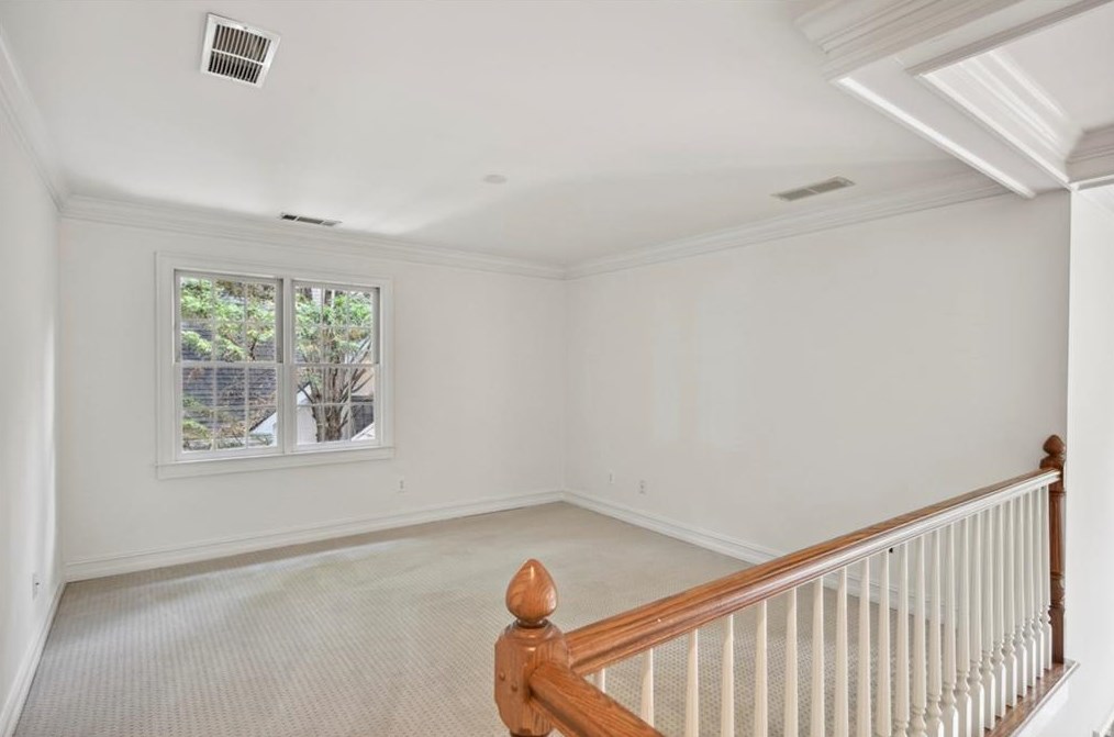 10 Westminster Close Dr, Atlanta GA  30327-1604 exterior
