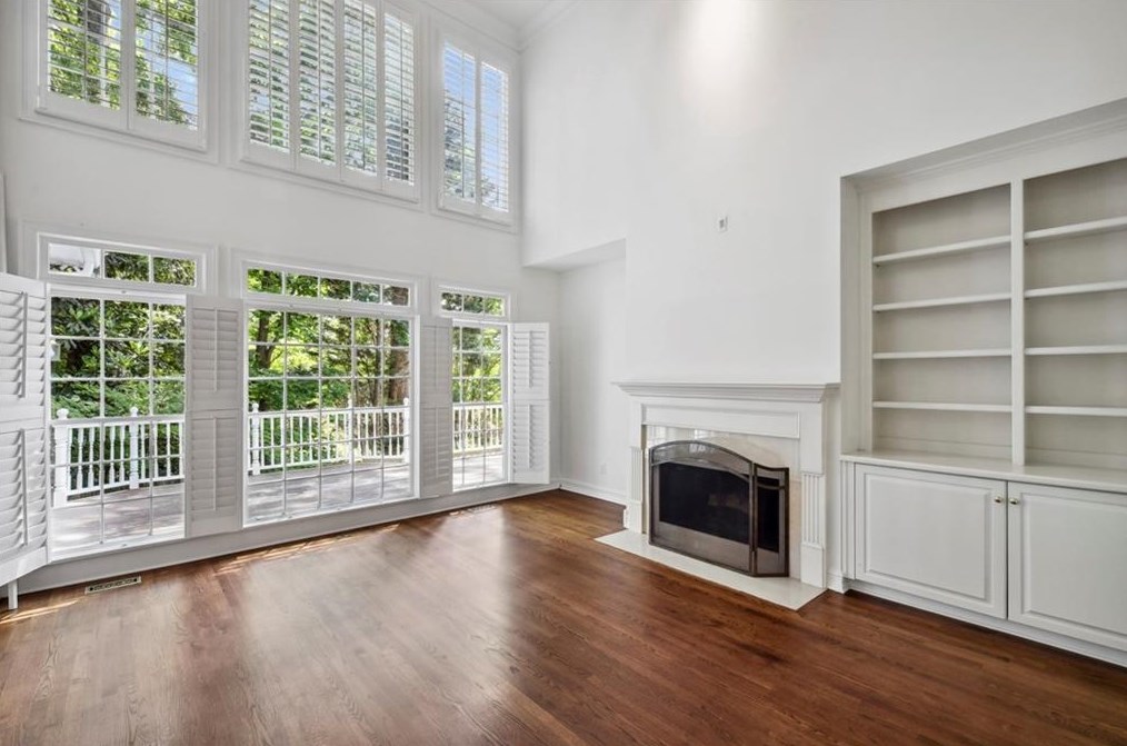 10 Westminster Close Dr, Atlanta GA  30327-1604 exterior