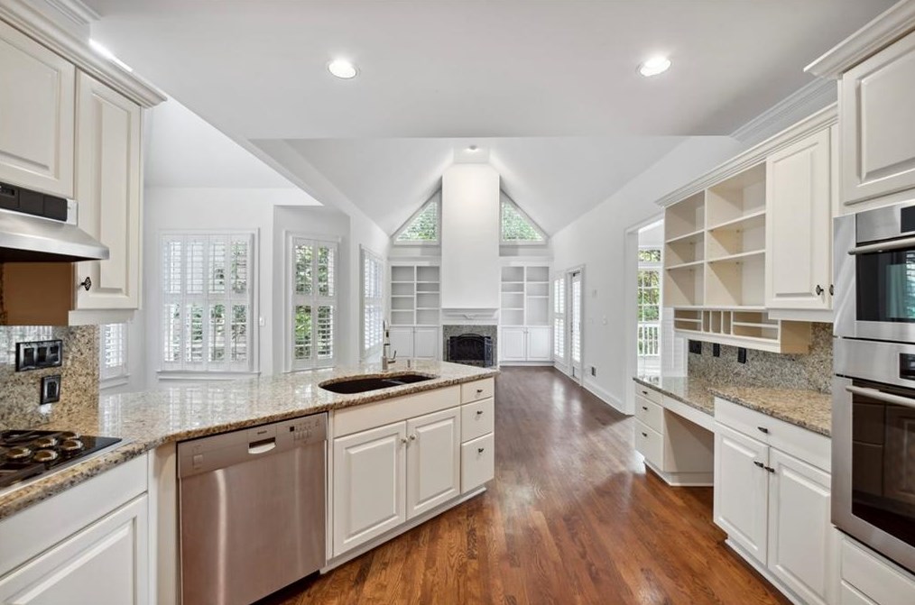 10 Westminster Close Dr, Atlanta GA  30327-1604 exterior