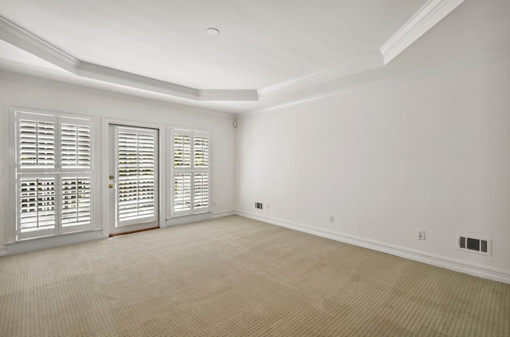 10 Westminster Close Dr, Atlanta GA  30327-1604 exterior