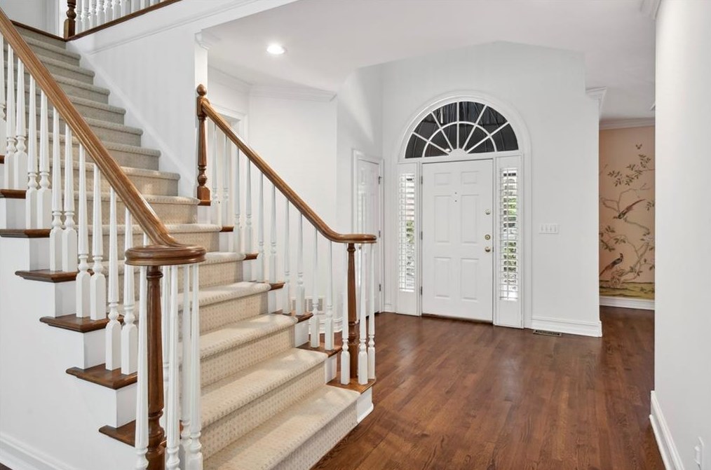 10 Westminster Close Dr, Atlanta GA  30327-1604 exterior
