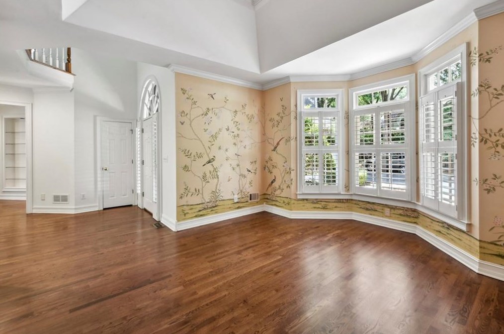10 Westminster Close Dr, Atlanta GA  30327-1604 exterior