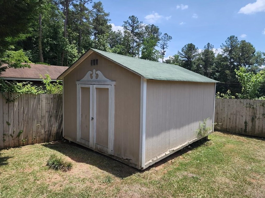 1143 Shoreham Dr, Atlanta GA  30349-5819 exterior