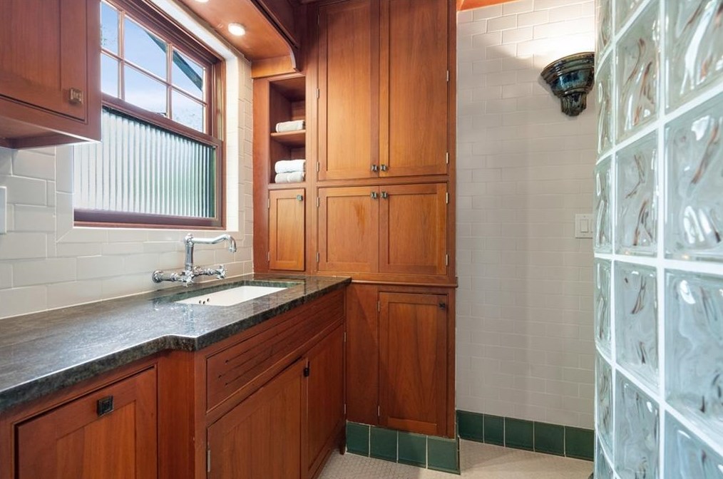 2665 Northside Dr, Atlanta GA  30305-3515 exterior