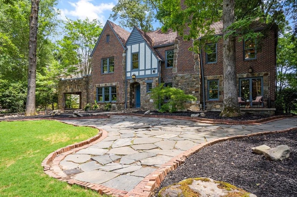 2665 Northside Dr, Atlanta GA  30305-3515 exterior