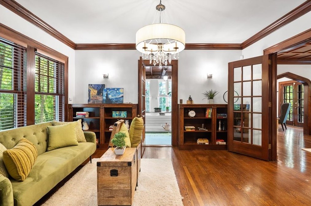 2665 Northside Dr, Atlanta GA  30305-3515 exterior