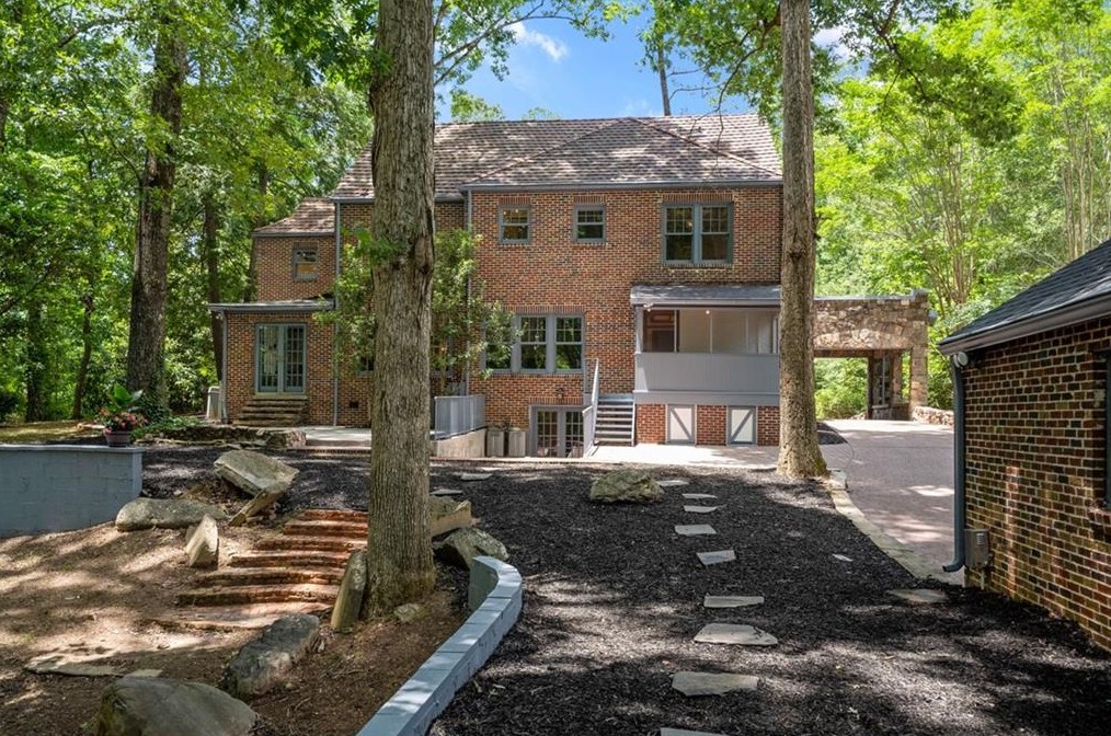 2665 Northside Dr, Atlanta GA  30305-3515 exterior