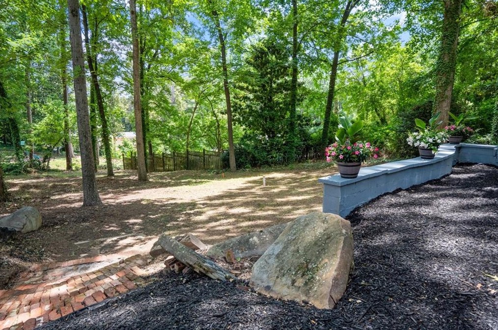 2665 Northside Dr, Atlanta GA  30305-3515 exterior