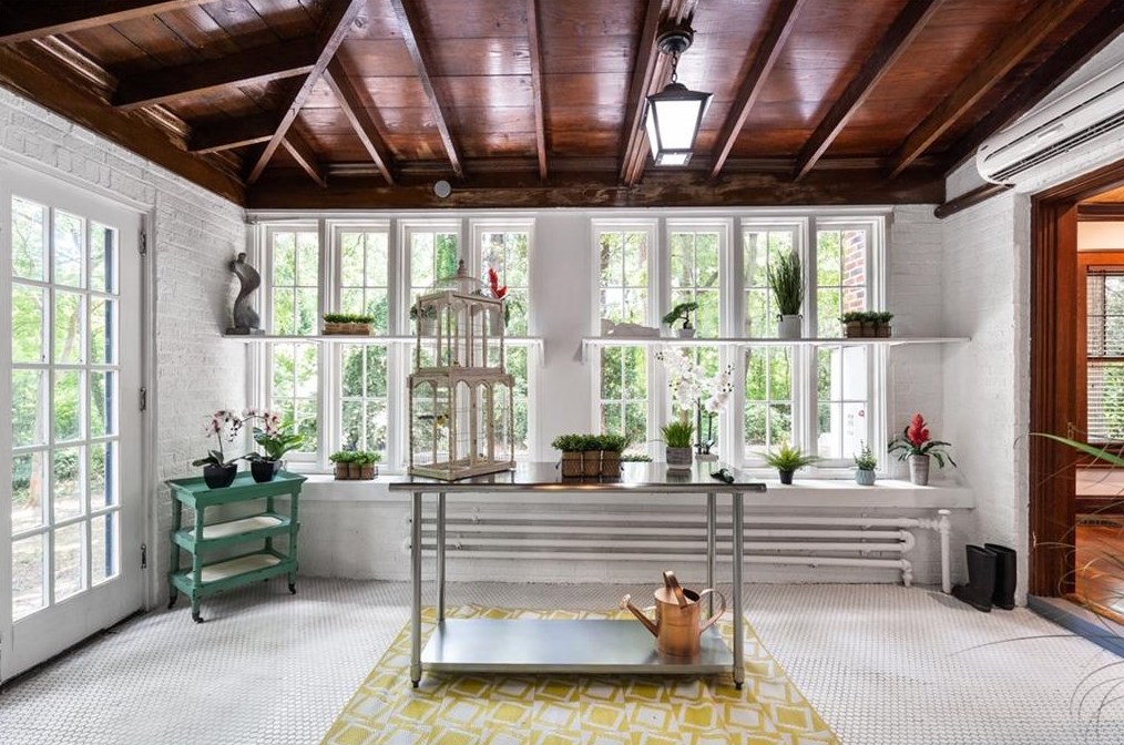 2665 Northside Dr, Atlanta GA  30305-3515 exterior