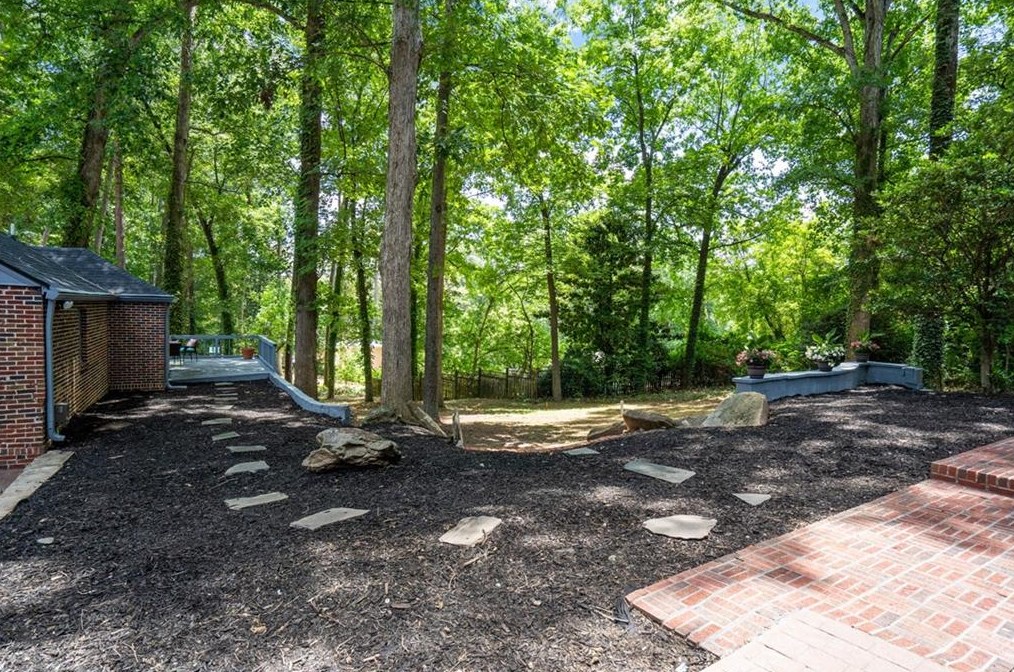 2665 Northside Dr, Atlanta GA  30305-3515 exterior