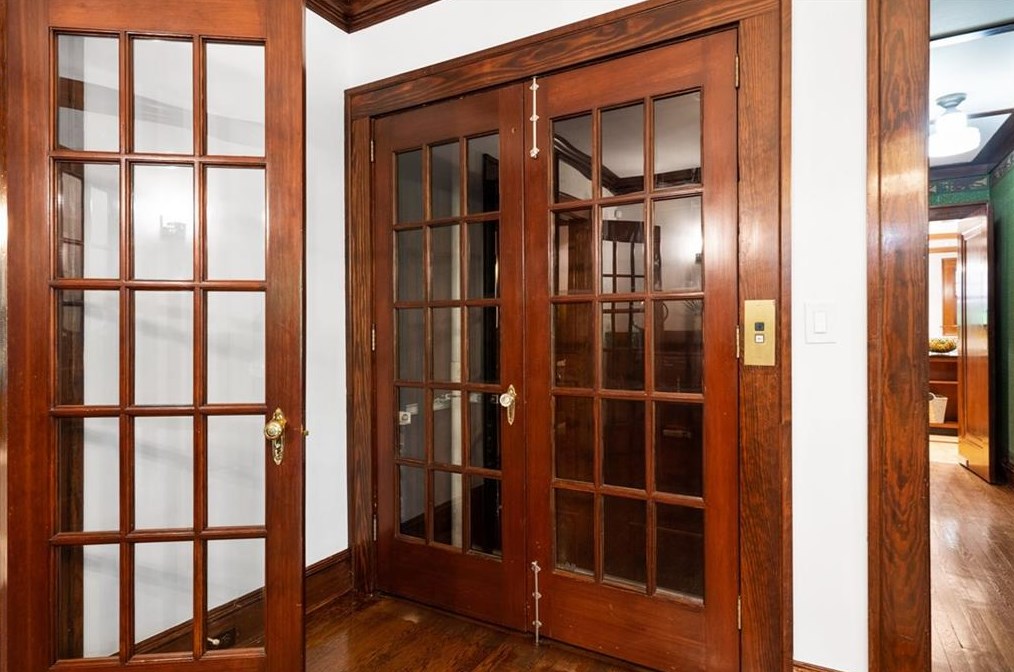 2665 Northside Dr, Atlanta GA  30305-3515 exterior