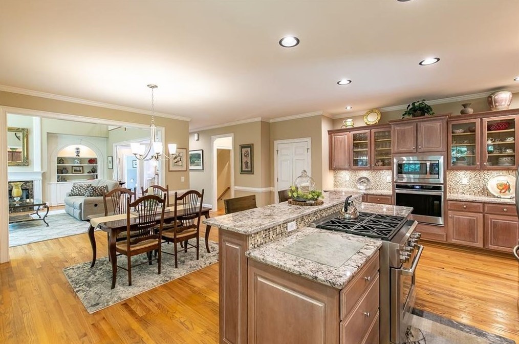 2040 Bent Crk Mnr, Alpharetta GA exterior