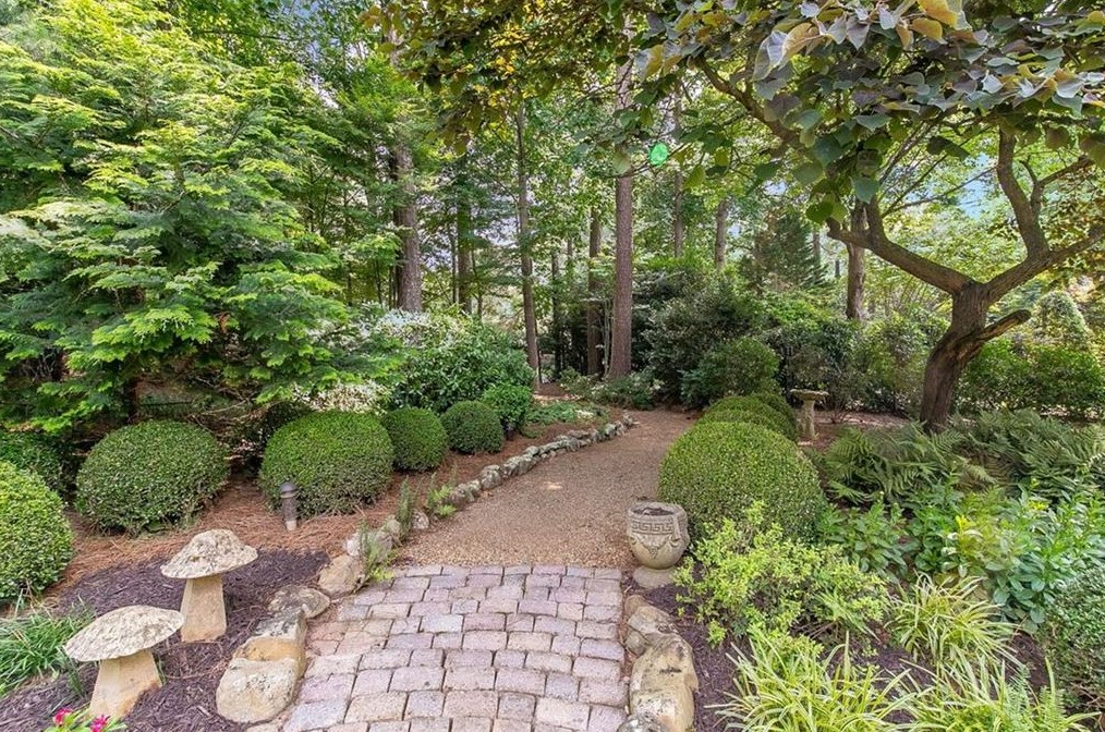 2040 Bent Crk Mnr, Alpharetta GA exterior