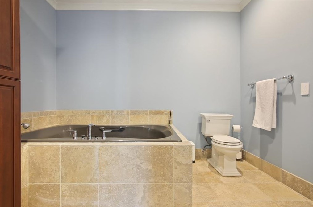 403 Townsend Pl, Atlanta GA  30327-3037 exterior