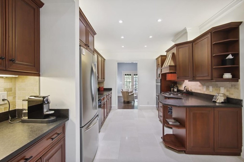 403 Townsend Pl, Atlanta GA  30327-3037 exterior