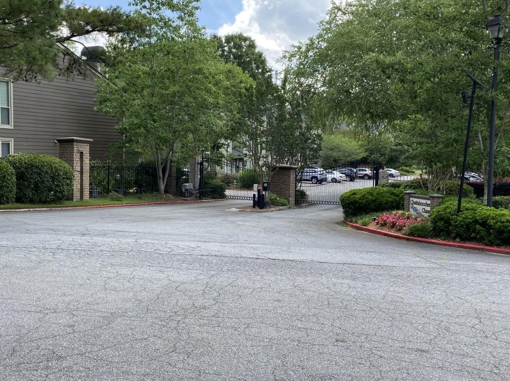 1092 Riverbend Club Dr, Atlanta GA  30339-2810 exterior