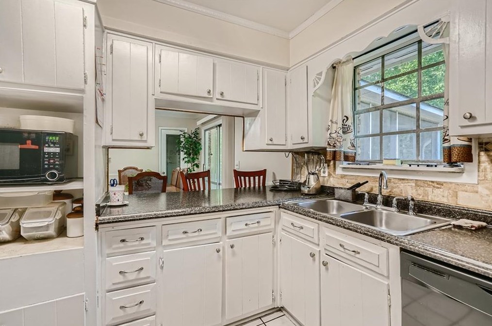 1653 Pne Gln Cir, Decatur GA 30035-1537 exterior