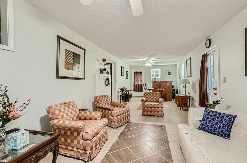 1653 Pne Gln Cir, Decatur GA 30035-1537 exterior