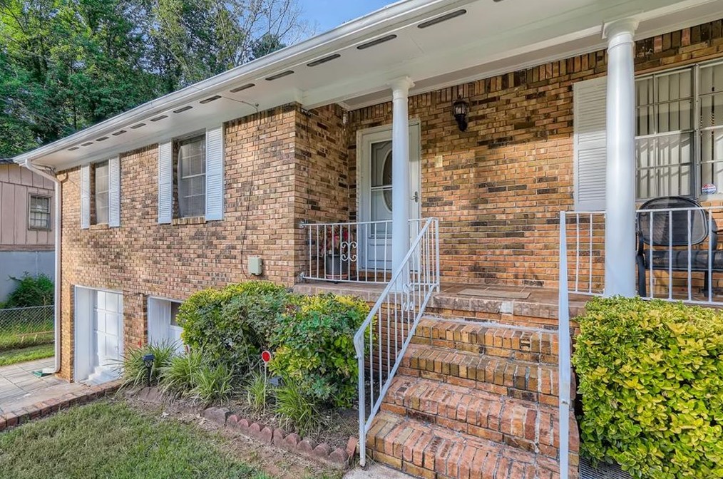 1653 Pine Glen Cir, Decatur GA  30035-1532 exterior