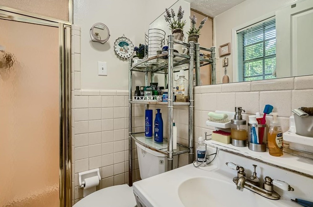 1653 Pne Gln Cir, Decatur GA 30035-1537 exterior